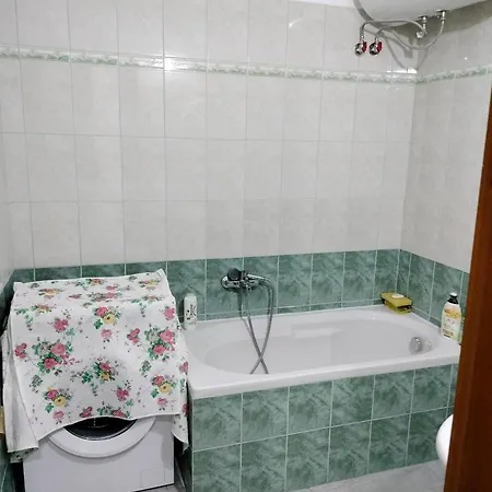 Taurasi Red Apartment