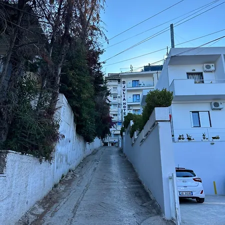 Apartment Taurasi Red