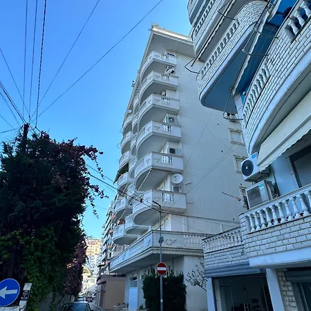 Taurasi Red Apartment Sarandë