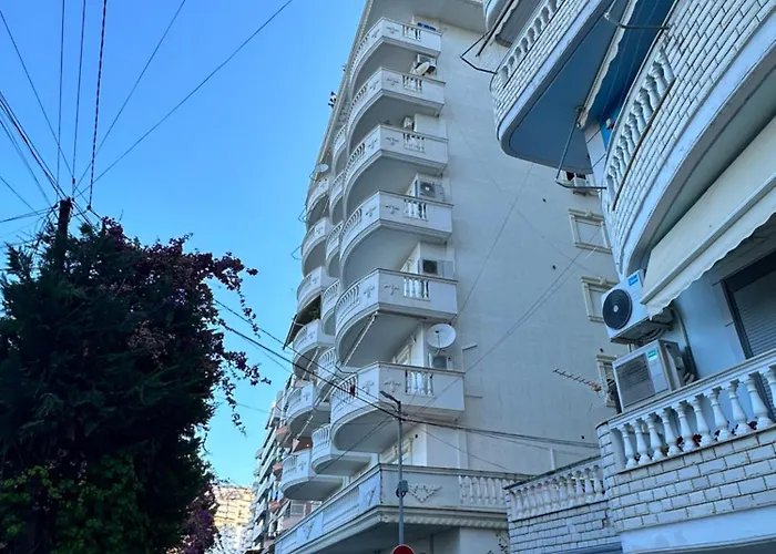 Taurasi Red Apartment Sarandë