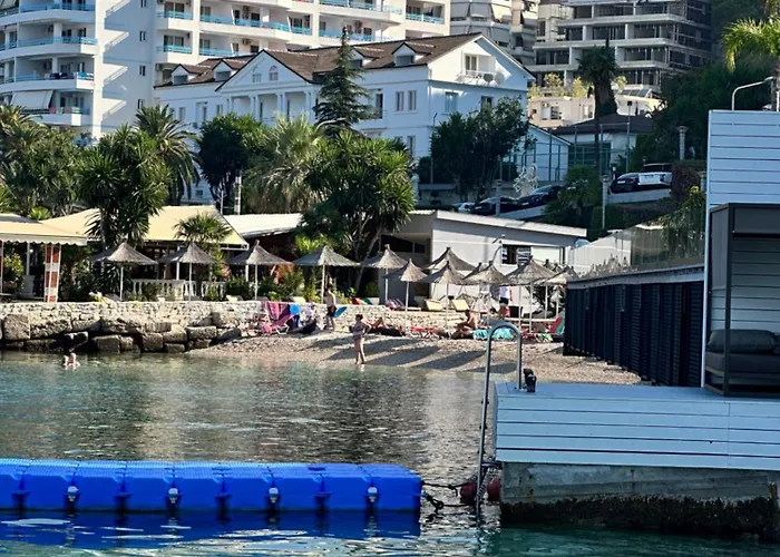Taurasi Red Apartment Sarandë